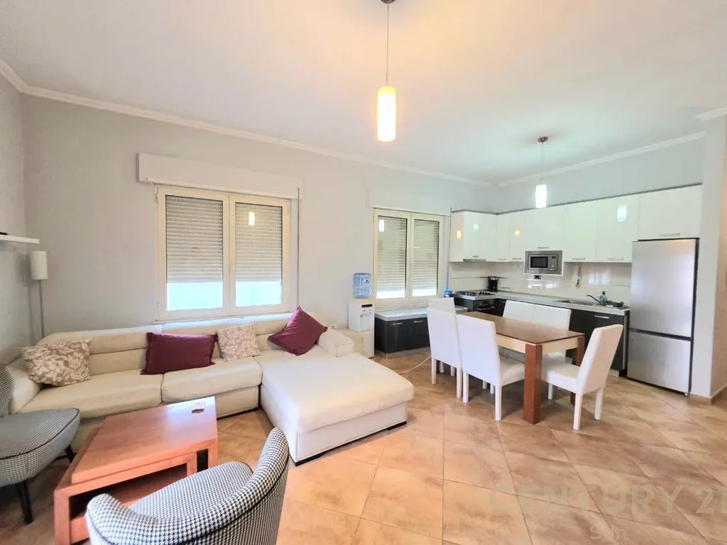 Apartament 2+2 me qera në Kopshti Botanik Zoologjik, Tiranë, 108 m². Foto 1 nga 9
