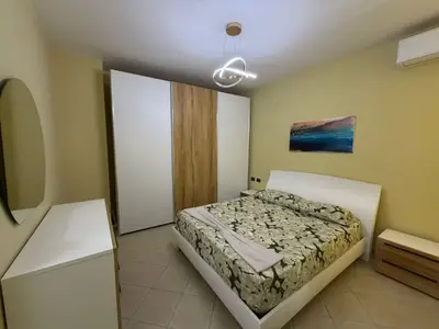 Apartament 2+1 me qera në Rruga Qemal Stafa, Tiranë, 103 m². Foto 8 nga 12