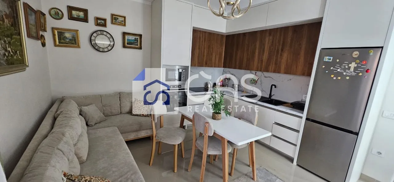 Apartament 2+1 me qera në Ish Dogana, Tiranë, 83 m². Foto 1 nga 6