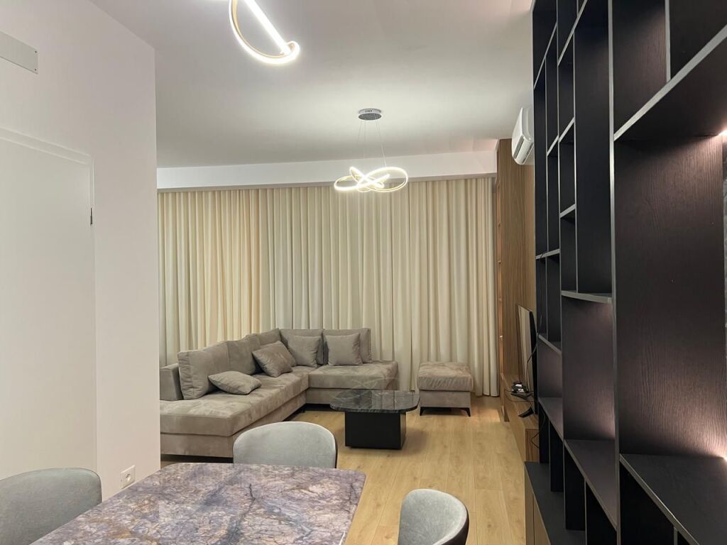 Vilë me qera në Farkë, Tiranë, 300 m². Foto 1 nga 3