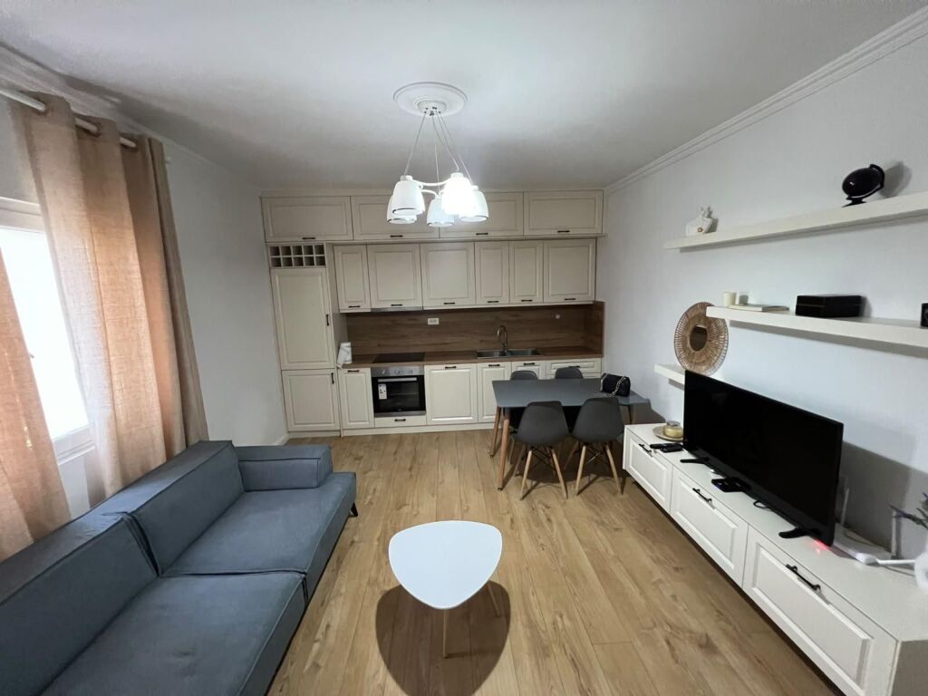 Apartament 1+1 me qera në Blloku, Tiranë, 50 m². Foto 1 nga 3