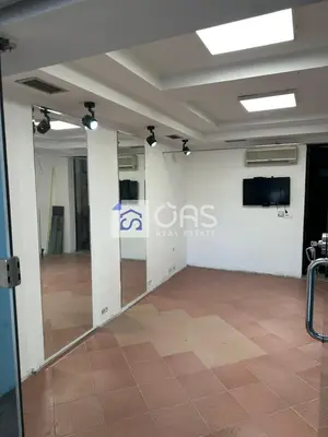 Dyqan me qera në Brryli, Tiranë, 35 m². Foto 1 nga 4
