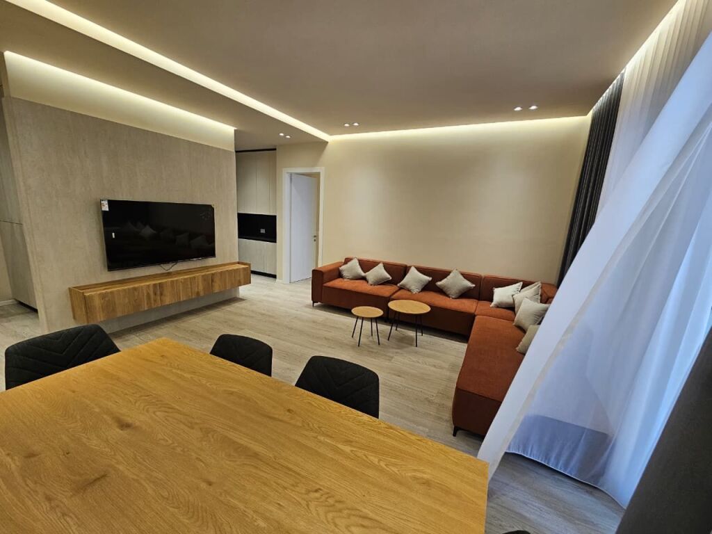 Apartament 2+1 me qera në Kompleksi Delijorgji, Tiranë, 126 m². Foto 2 nga 3