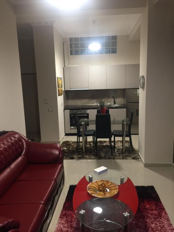 Apartment 1+1 for rent in Pazari i Ri, Tirana, 65 m². Photo 2 of 3