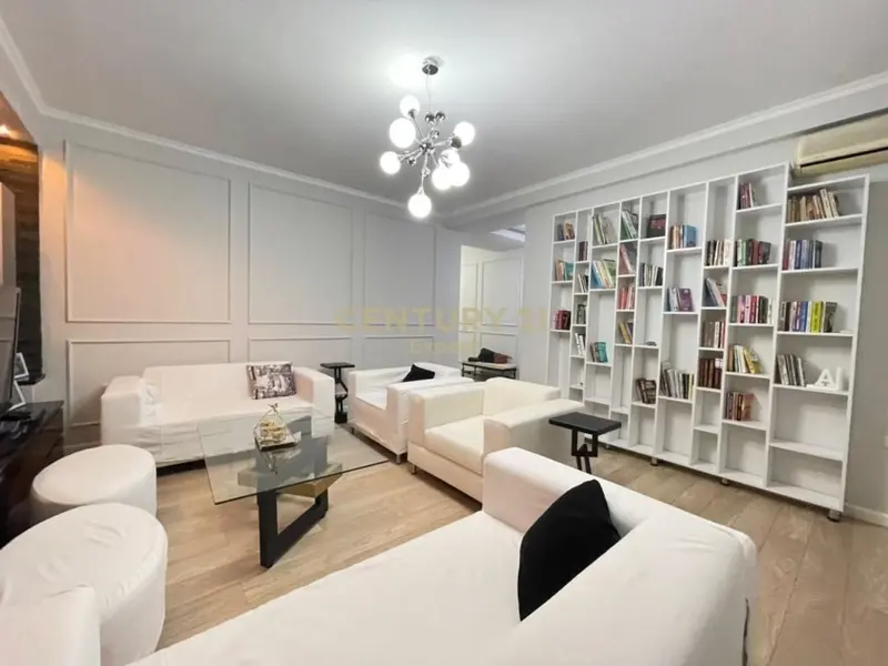 Apartament 2+1 me qera në Rruga e Kavajës, Tiranë, 135 m²