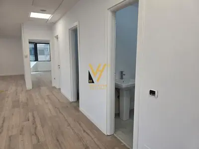Ufficio in affitto a Kullat Binjake, Tirana, 110 m². Foto 2 di 6