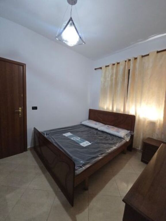 Apartament 2+1 me qera në Yzberisht, Tiranë, 90 m². Foto 2 nga 3