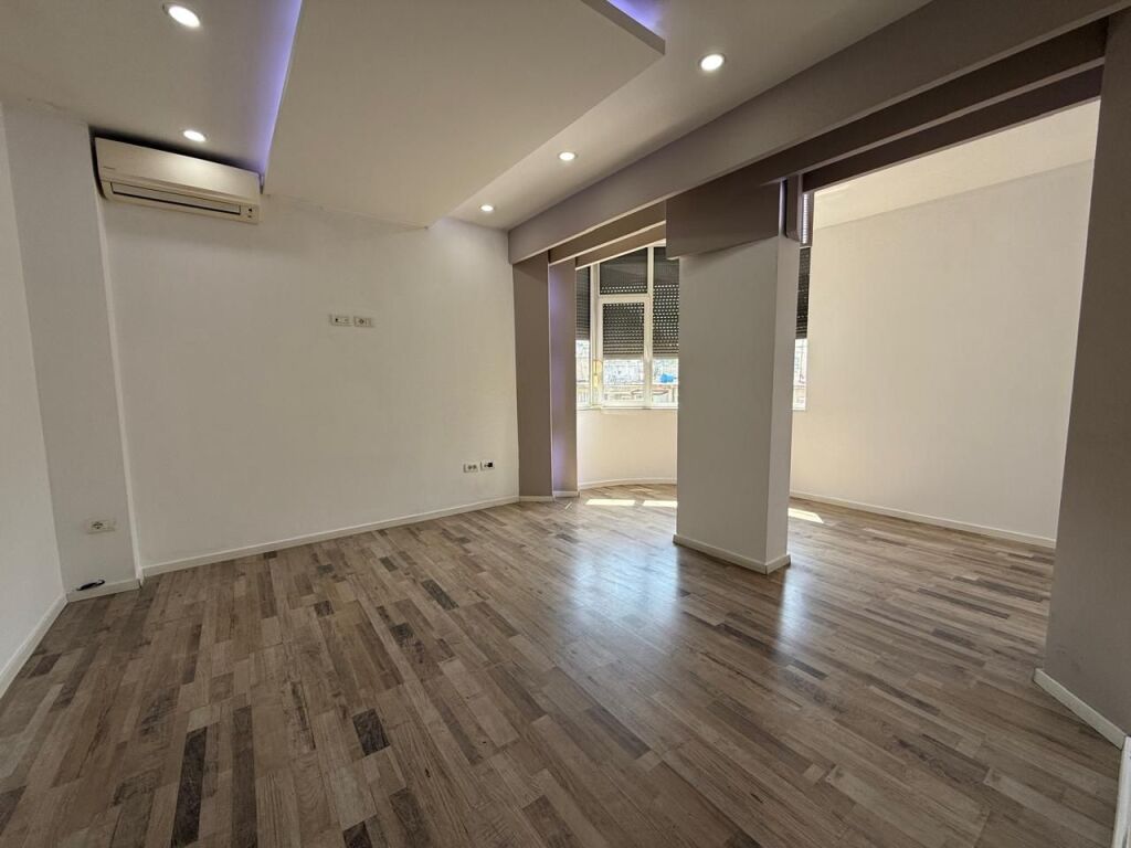 Office for rent in Sheshi Willson, Tirana, 108 m². Photo 2 of 3