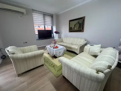 Apartament 2+1 me qera në Toptani, Tiranë, 100 m². Foto 2 nga 7