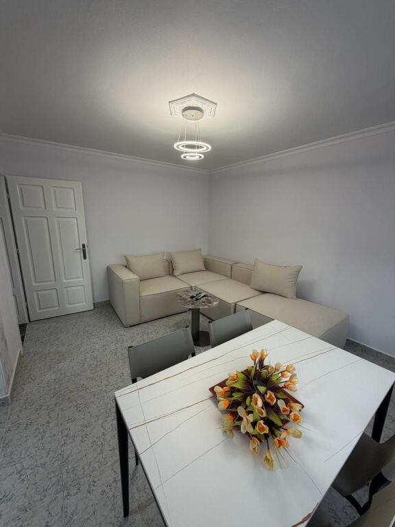 Apartment 3+1 for rent in Bulevardi Zogu I, Tirana, 120 m². Photo 2 of 3