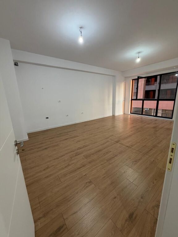 Appartamento 1+1 in affitto ad Astir, Tirana, 60 m². Foto 2 di 3