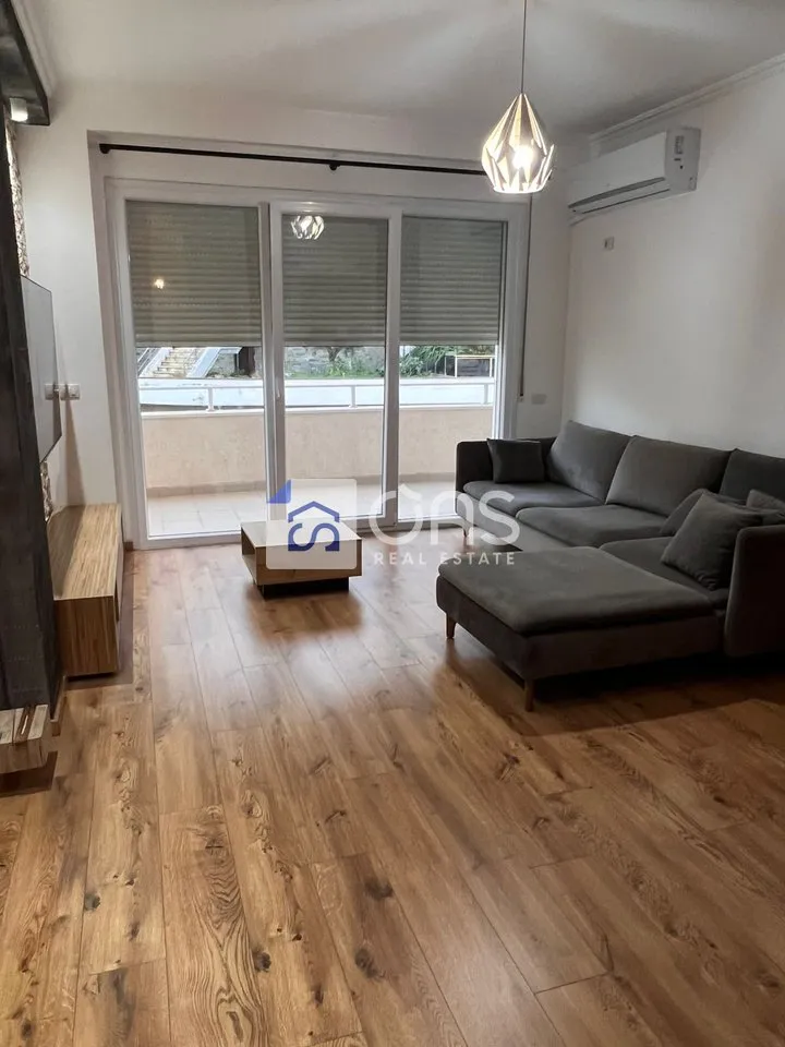 Apartament 2+1 me qera në Kopshti Botanik, Tiranë, 108 m². Foto 1 nga 4