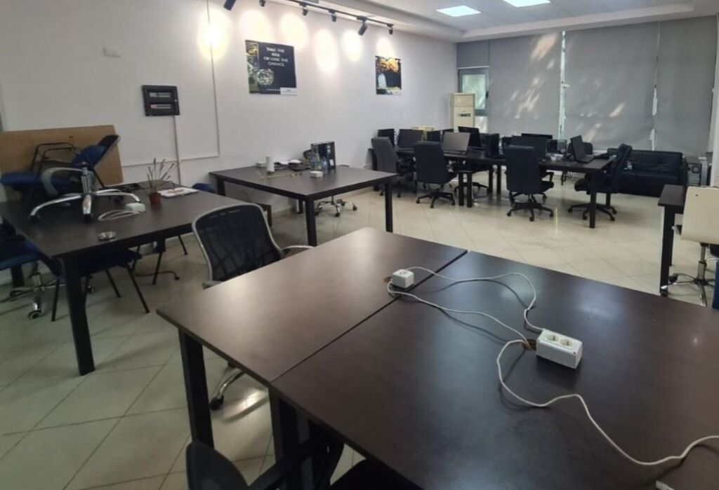 Zyrë me qera në Rruga e Kavajës, Tiranë, 140 m². Foto 3 nga 3