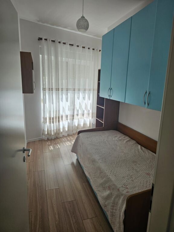 Apartament 2+1 me qera në Ali Demi, Tiranë, 90 m². Foto 3 nga 3