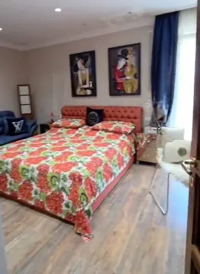 Apartament 2+1 me qera në Ish Blloku, Tiranë, 130 m². Foto 2 nga 3