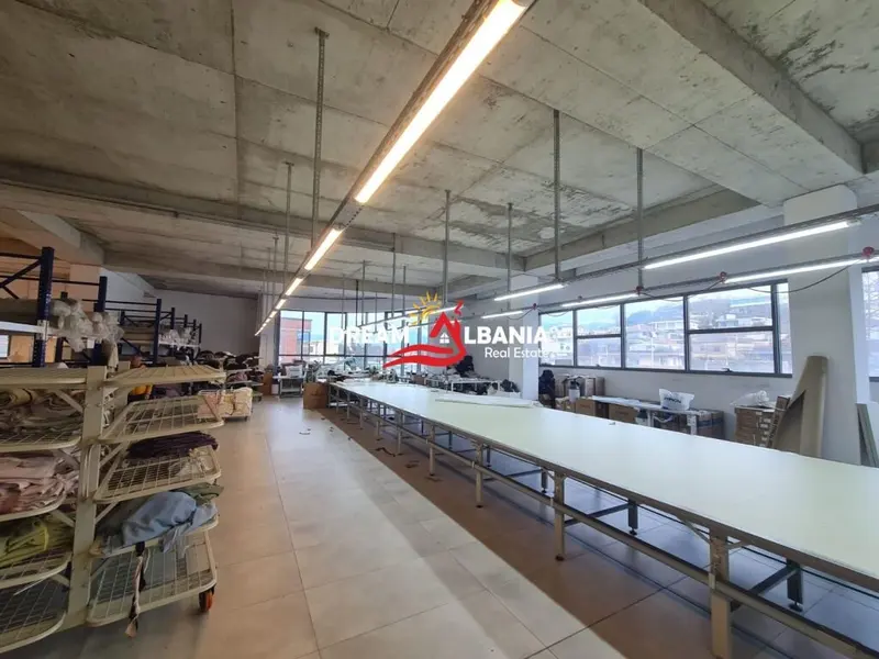 Magazinë me qera në Kombinat, Tiranë, 1 100 m²
