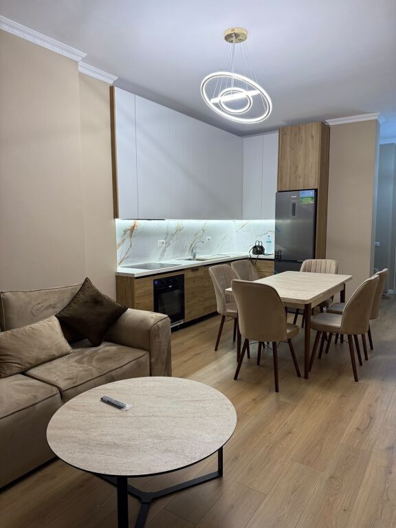 Apartament 2+1 me qera në Kopshti Botanik Zoologjik, Tiranë, 110 m². Foto 1 nga 3
