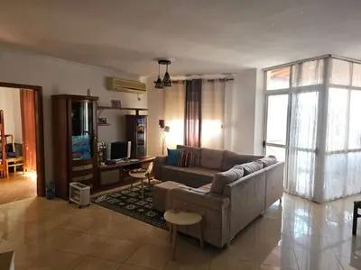 Apartament 2+1 me qera në Rruga e Barrikadave, Tiranë, 111 m². Foto 3 nga 6