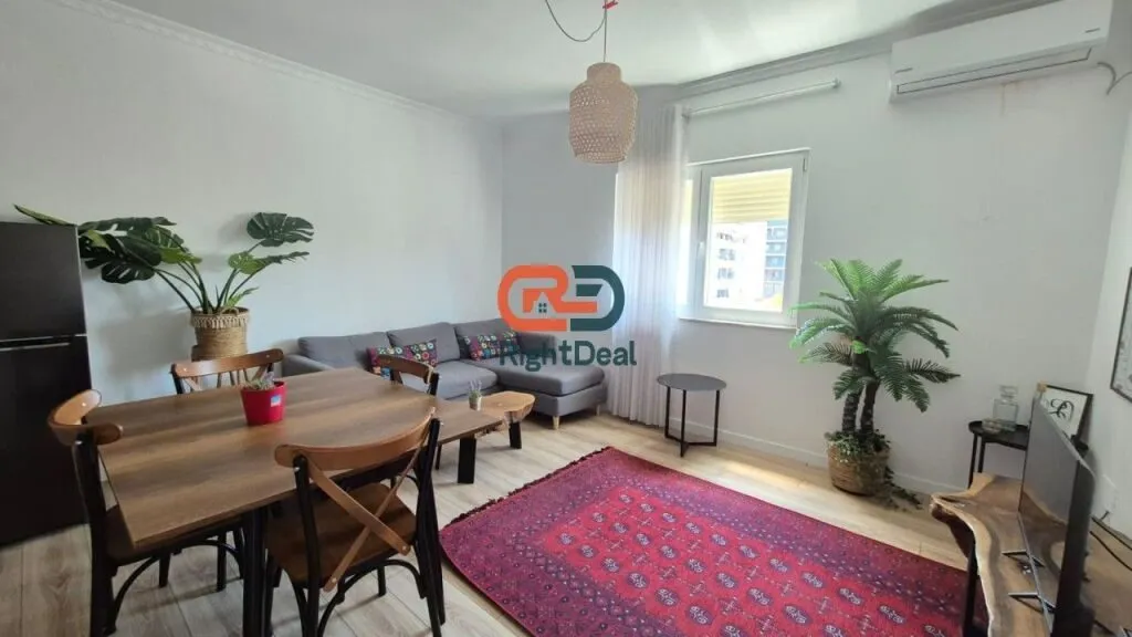 Apartament 2+1 me qera në Sheshi Willson, Tiranë, 80 m². Foto 1 nga 11