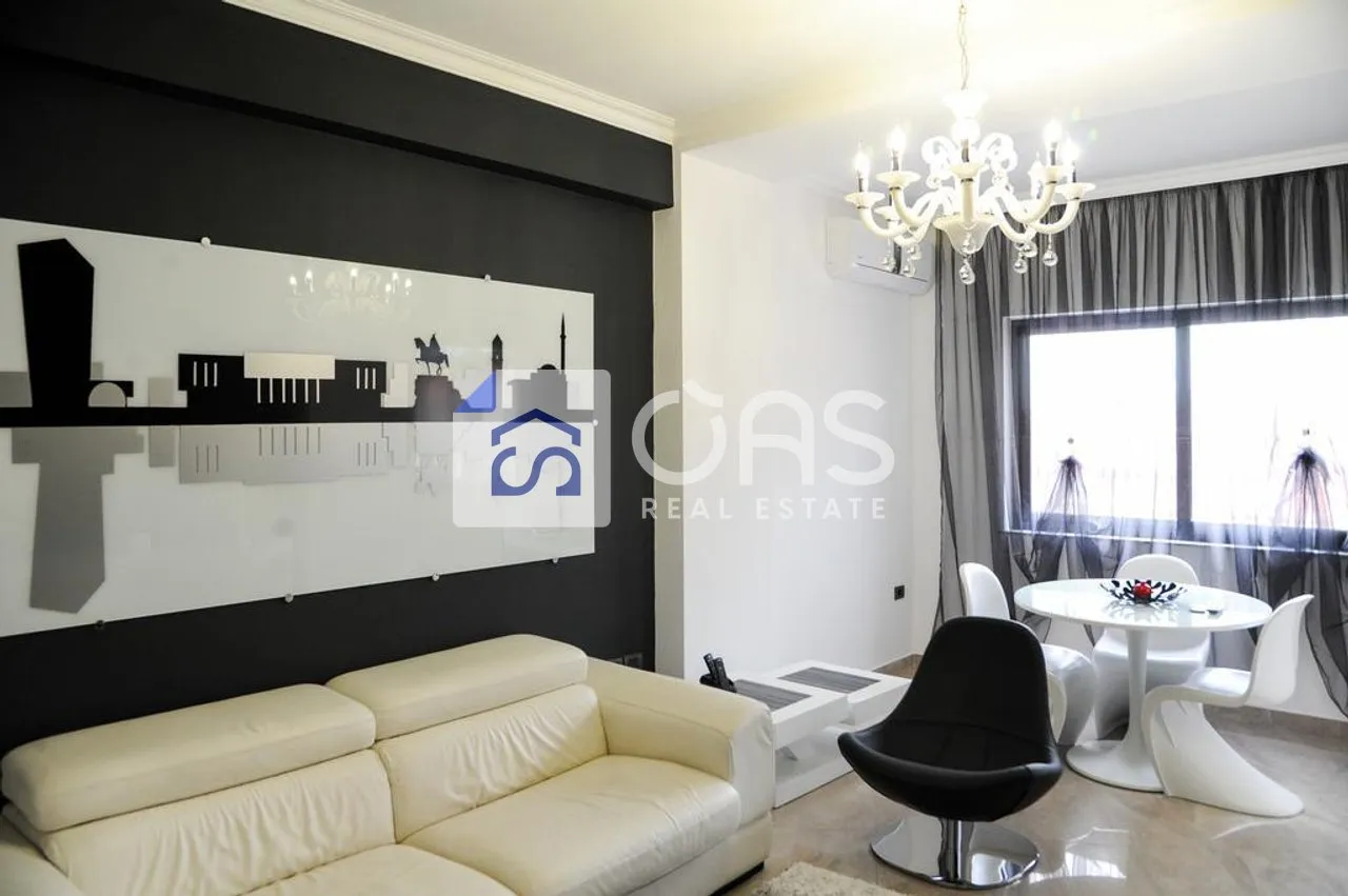 Apartament 2+1 me qera në Blloku, Tiranë, 96 m². Foto 1 nga 5