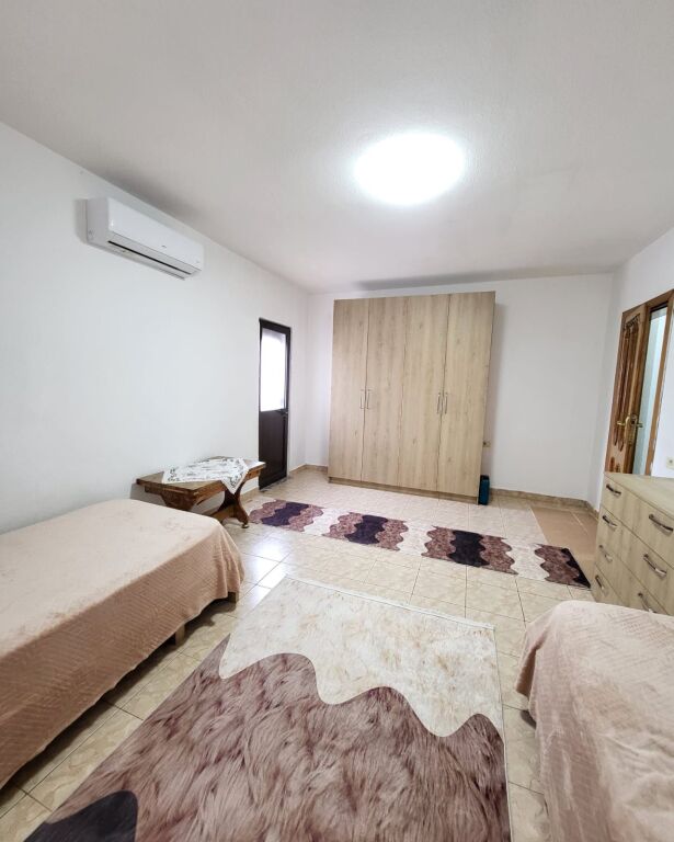 Apartament 2+1 me qera në Sheshi Willson, Tiranë, 90 m². Foto 2 nga 3