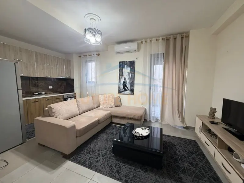Appartamento 1+1 in affitto a Rruga Kumini, Durazzo, 56 m²