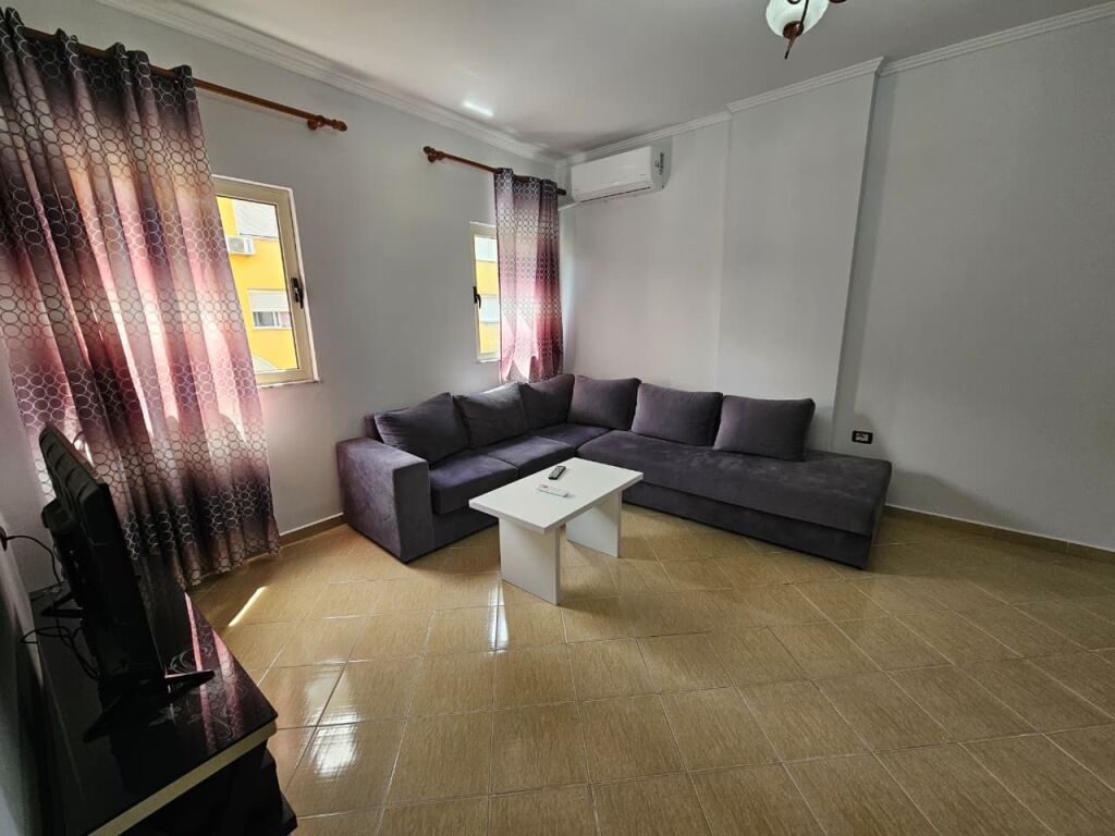 Appartamento 1+1 in affitto a Komuna e Parisit, Tirana, 70 m². Foto 1 di 3