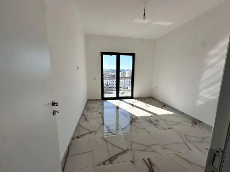 Zyrë me qera në Posta qender, Tiranë, 137 m²