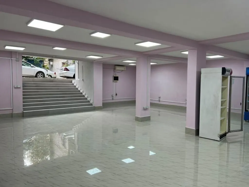 Shop for rent in Xhamia e Tabakeve, Tirana, 130 m². Photo 1 of 5
