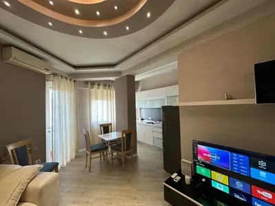 Apartament 1+1 me qera në Komuna e Parisit, Tiranë, 65 m². Foto 3 nga 7