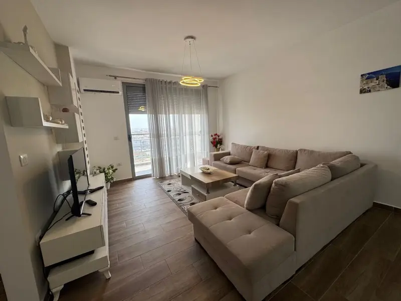 Apartament 2+1 me qera në Qendra e Formimit Profesional ish URT, Durrës, 90 m²
