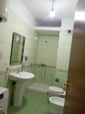 Apartament 2+1 me qera në Qendra Globe, Tiranë, 100 m². Foto 7 nga 8