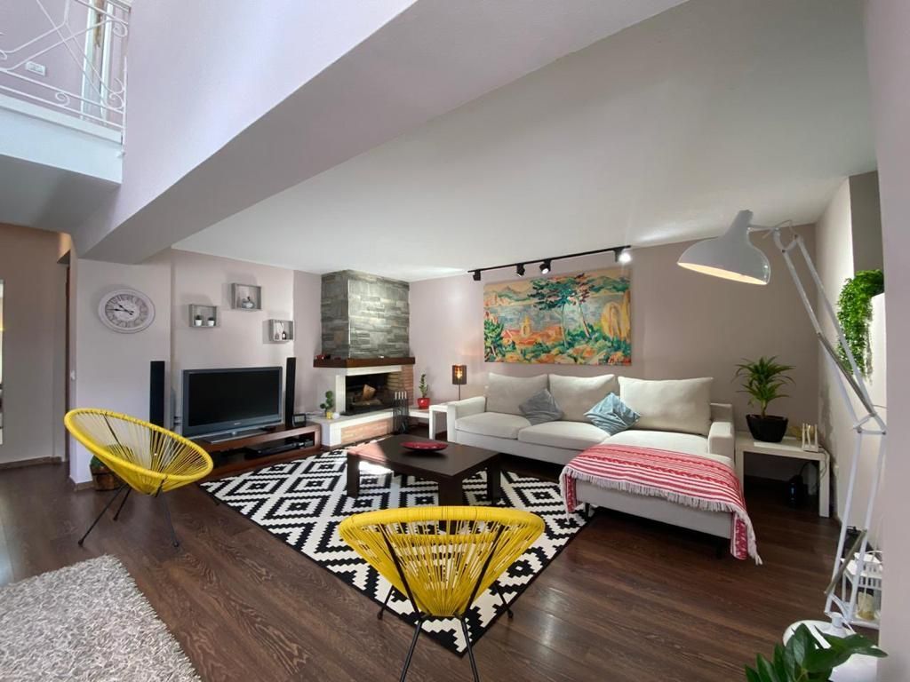 Dupleks 3+1 me qera në Ish Blloku, Tiranë, 160 m²