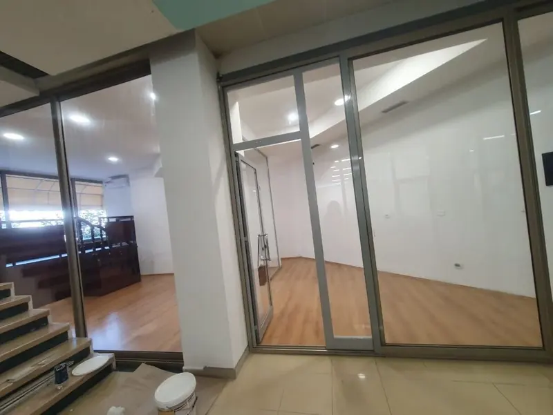 Zyrë me qera në Rruga Bardhok Biba, Tiranë, 65 m²