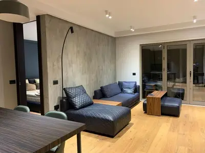 Appartamento 1+1 in affitto a Kompleksi Delijorgji, Tirana, 80 m². Foto 1 di 8