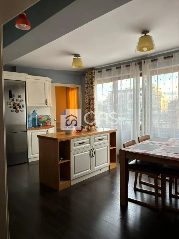Appartamento 3+1 in affitto a Toptani, Tirana, 125 m². Foto 1 di 8