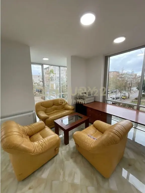 Ambient biznesi me qera në Lagjja 16, Durrës, 159 m²