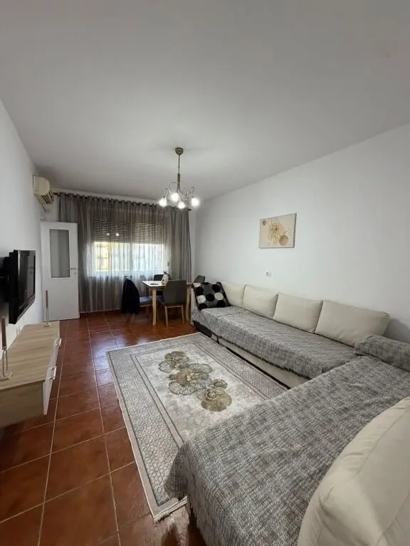 Appartamento 1+1 in affitto a Plazh Iliria, Durazzo, 70 m²