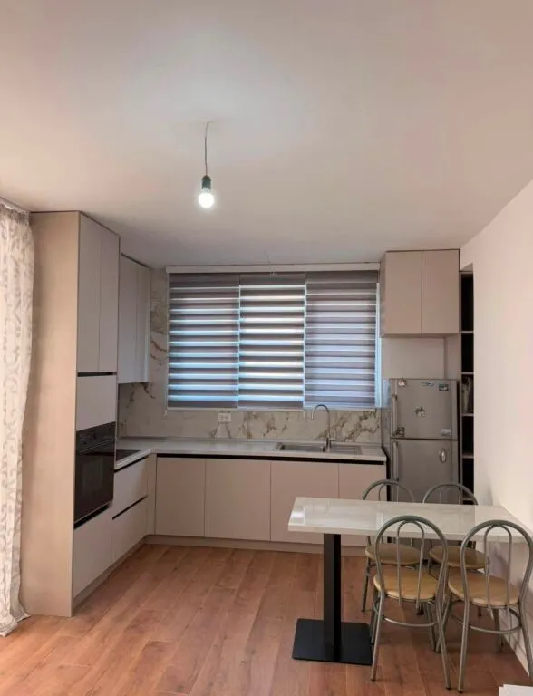 Apartament 1+1 me qera në Rruga e Kosovarëve, Tiranë, 62 m². Foto 1 nga 7