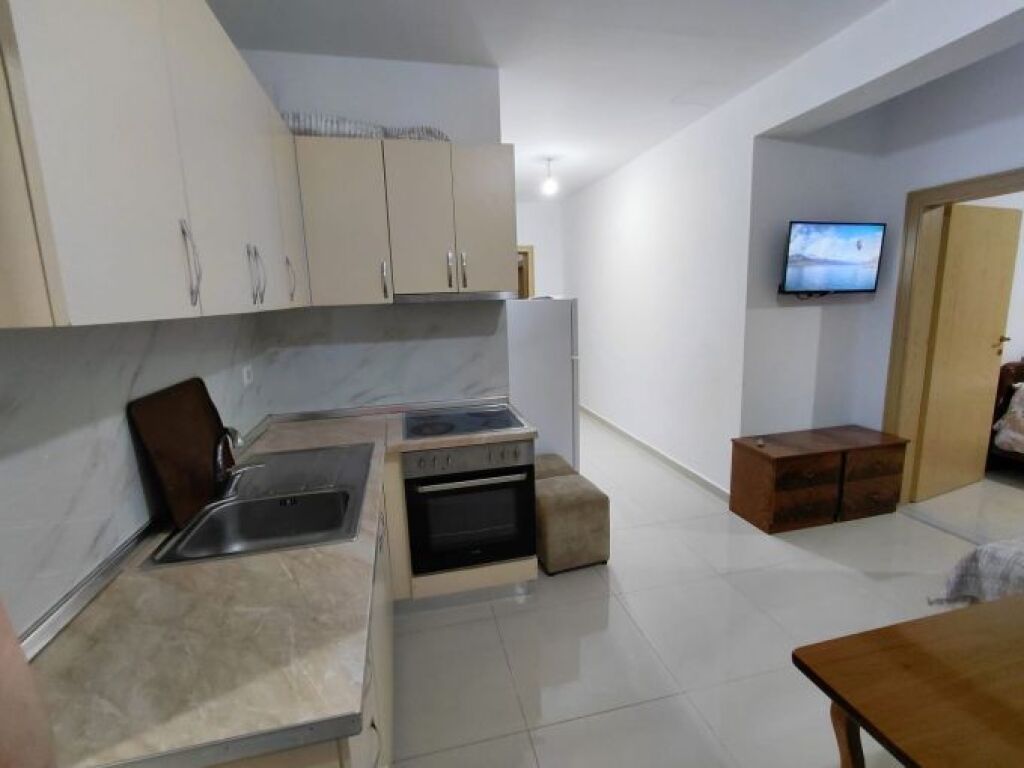 Apartament 1+1 me qera në Rruga 5 Maji, Tiranë, 50 m². Foto 2 nga 3