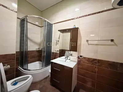 Apartament 2+1 me qera në Pazari i Ri, Tiranë, 125 m². Foto 5 nga 6