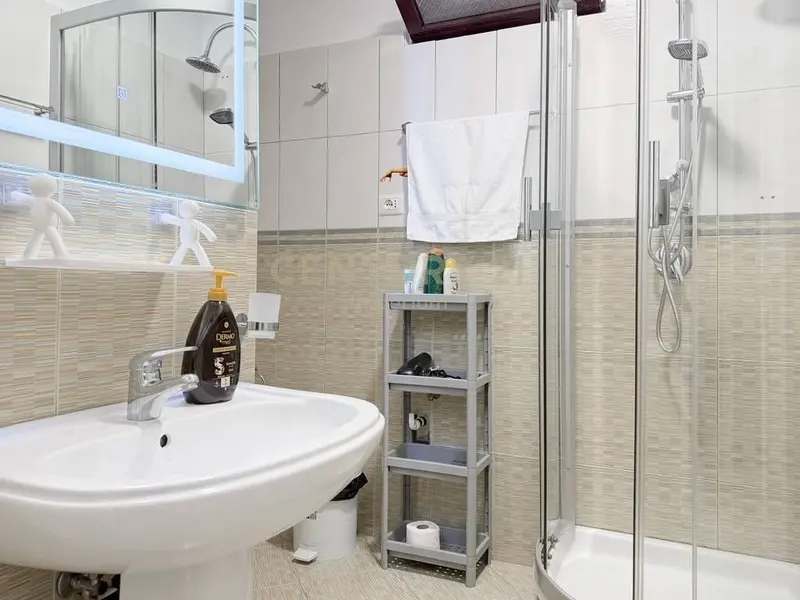Appartamento 3+1 in affitto a Lulishtja 1 Maji, Tirana, 105 m²