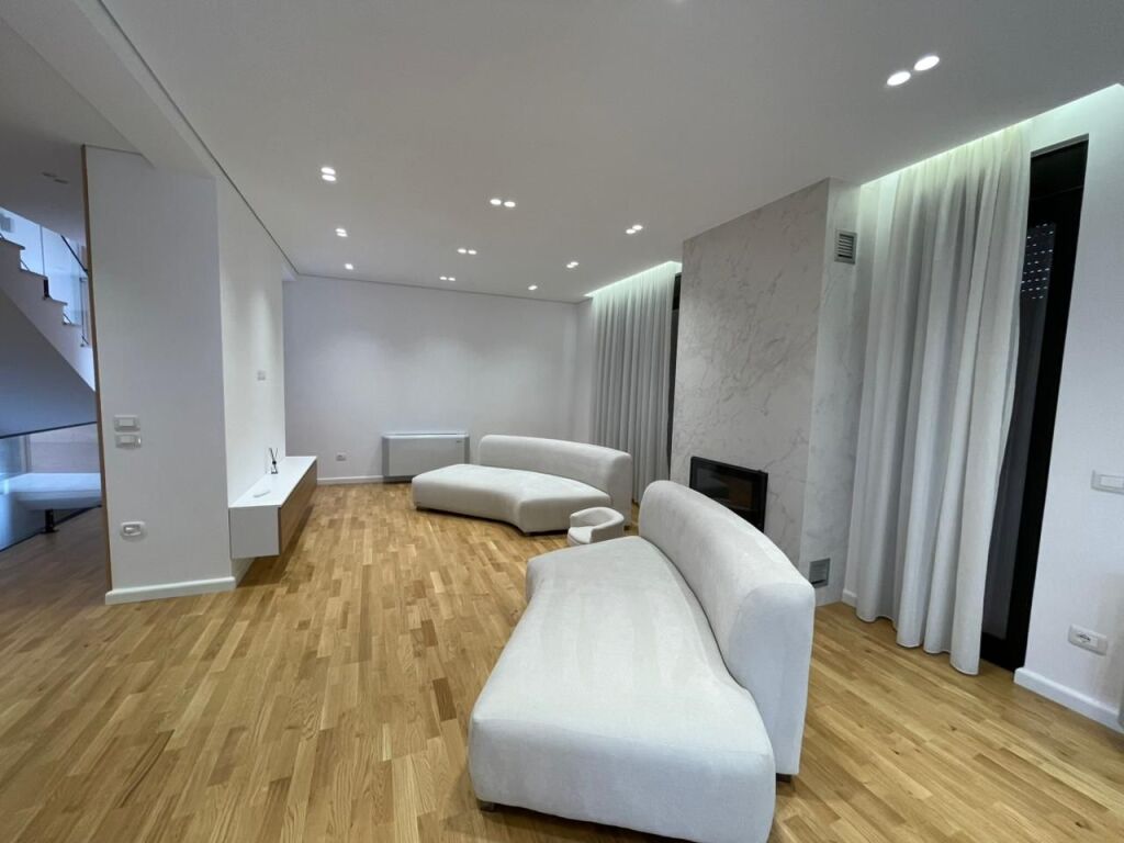Vilë me qera në TEG, Tiranë, 345 m²