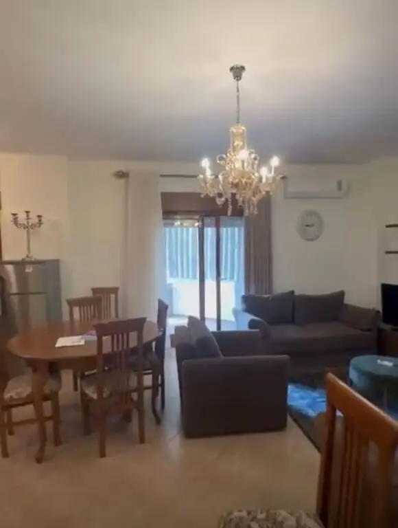 Apartament 1+1 me qera në Pazari i Ri, Tiranë, 63 m²