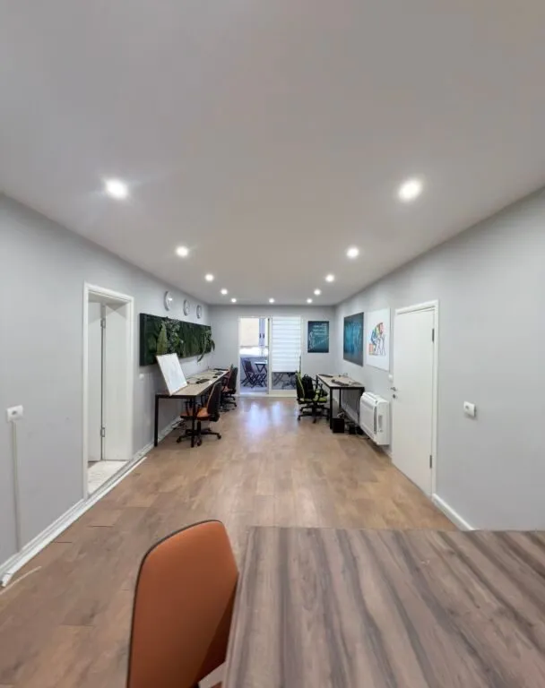 Office for rent in Rruga e Kavajës, Tirana, 110 m². Photo 1 of 8