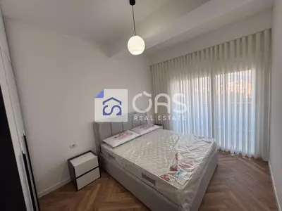 Apartament 1+1 me qera në Pallati me Shigjeta, Tiranë, 70 m². Foto 2 nga 7