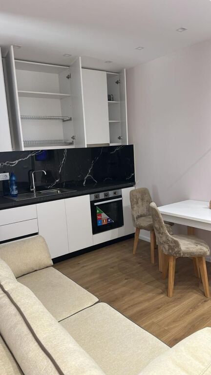 Apartament 1+1 me qera në Ali Demi, Tiranë, 75 m². Foto 2 nga 3