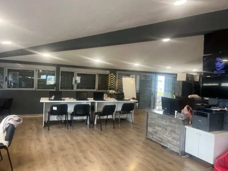 Locale commerciale in affitto a Tregu Elektrik, Tirana, 250 m²