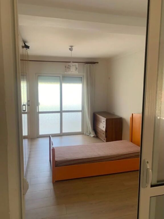Apartment 2+1 for rent in Rruga Fortuzi, Tirana, 70 m². Photo 2 of 3