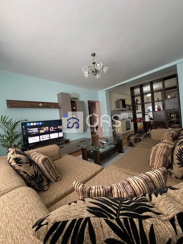 Apartament 1+1 me qera në Sheshi Skënderbej, Tiranë, 80 m²